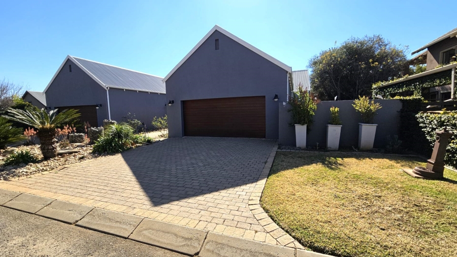 5 Bedroom Property for Sale in The Coves North West